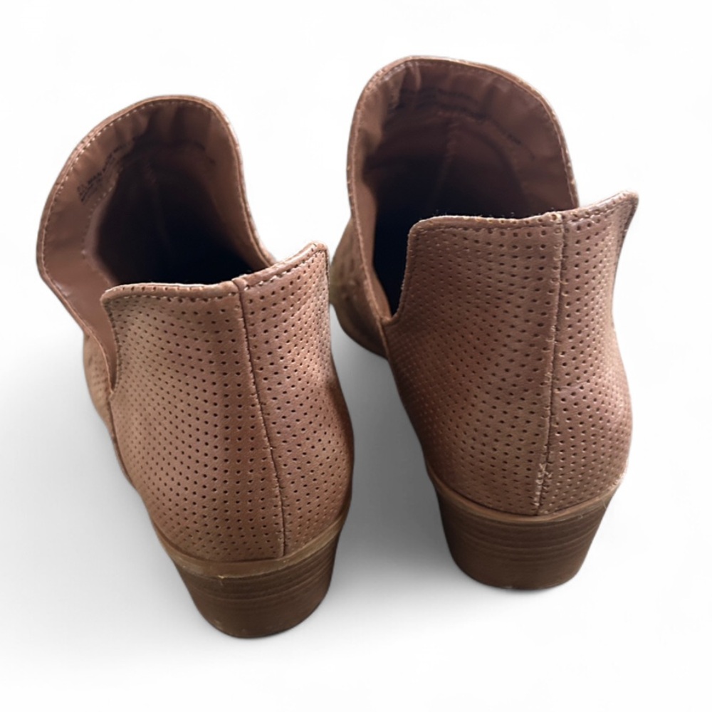 Universal Threads Leather Ankle Boots - Picture 2 of 3